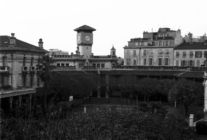 Une des cours et l'horloge du Lycee Massena, Nice, France