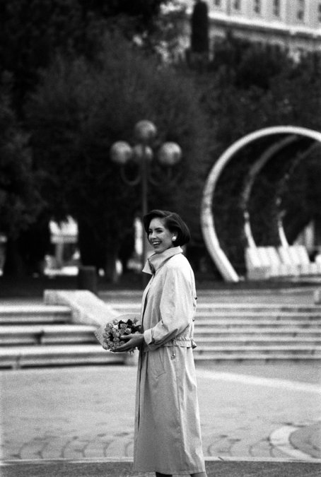 Modele posant pour un photographe professionnel, pres de la place massena.