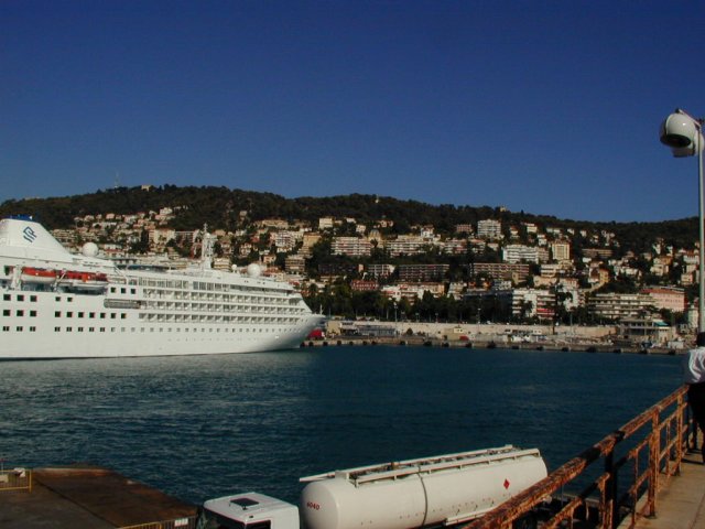 Du haut de la digue, du quai des paquebots et ferrys