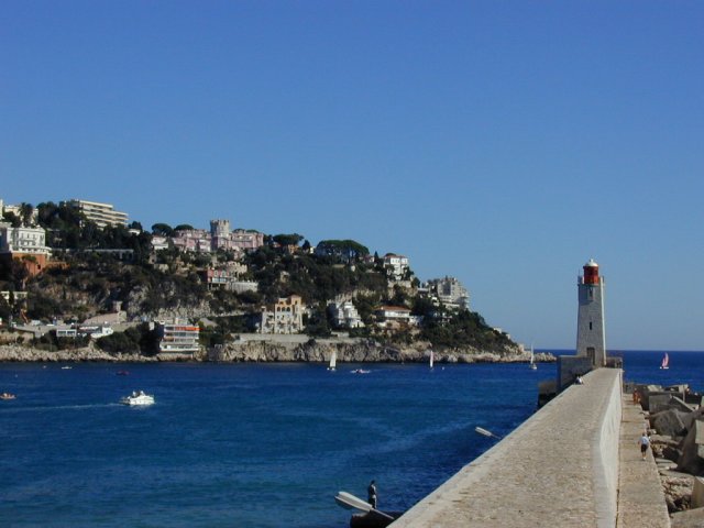 Le cap de Nice, vue de la digue.