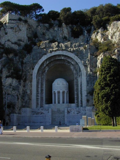 Le monument aux morts des deux guerres mondiales