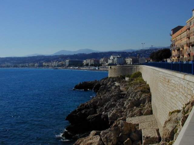 Depuis Rauba capeu, la baie des anges et les prealpes grassoises