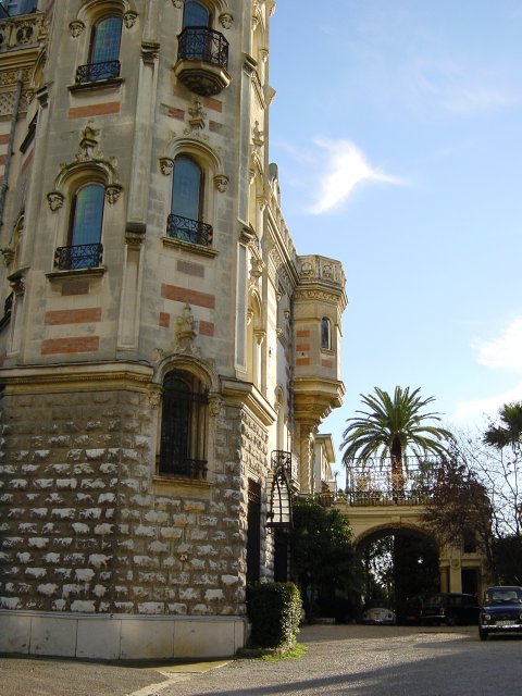 A small view of the Manoir, got through the gates.