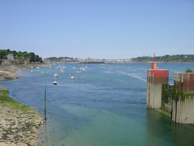 Vue du nord du barrage, cote mer, vers St Malo