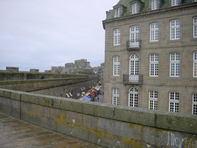 Vue vers la Grande Porte, depuis les remparts