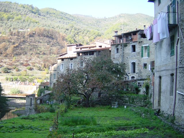 View of the south of Isolabona, with a view of the hills of the Nervia valley