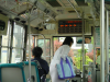 Sortie du bus, le prix correspondant a la distance parcourue est indiquee en haut, et l'on paie a la sortie. Tsujido, Kanagawa, Japon.