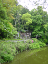 Petite maison au bord d'un etang, Arashiyama, Kyoto, Japon.