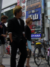 Sortie de la gare de Shinjuku, Tokyo, Japon.