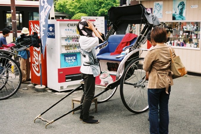 Tireur de pousse-pousse touristique, Kyoto, Japon.