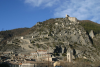 Vue globale du village et de la citadelle vu de l'autre cote du Var.