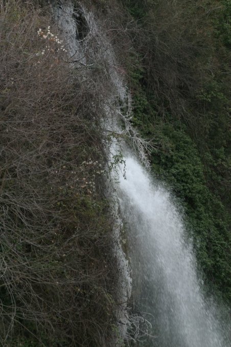 Cascade en partie gelee pres d'Entrevaux