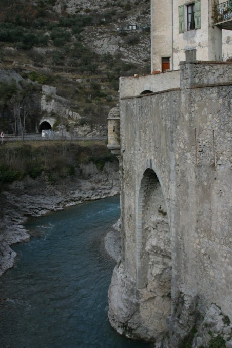 Remparts du village d'entrevaux, le long du Var