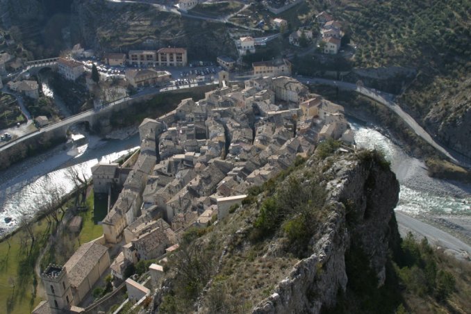 Vue du village depuis le haut de la citadelle